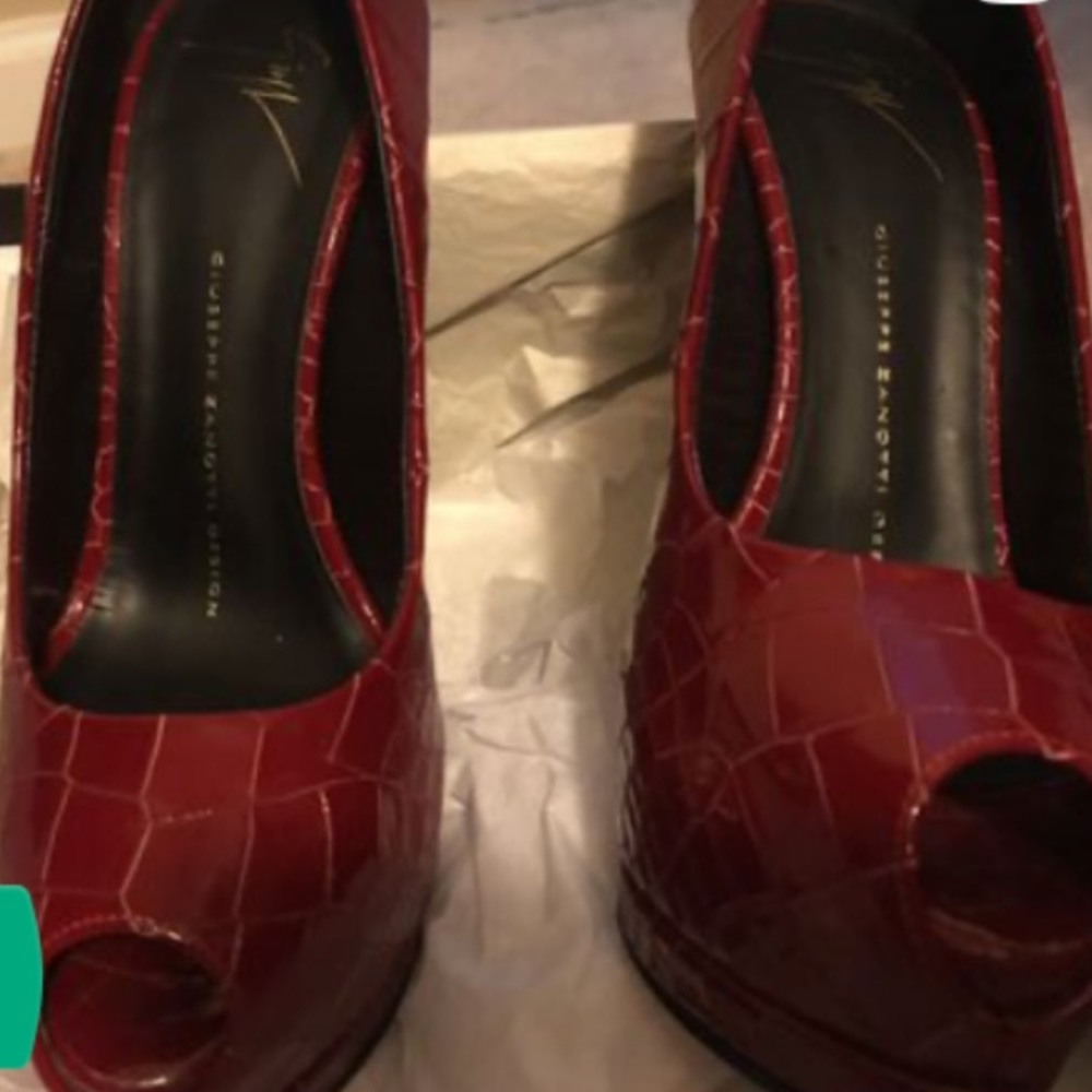 Giuseppe Zanotti Sharon